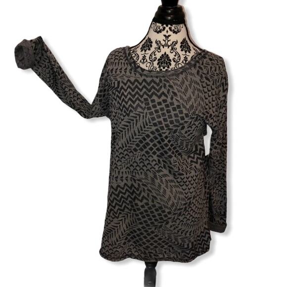 Aeropostale Thermal V-back Grey Geometric Print Tunic Top, size Medium - Picture 3 of 11
